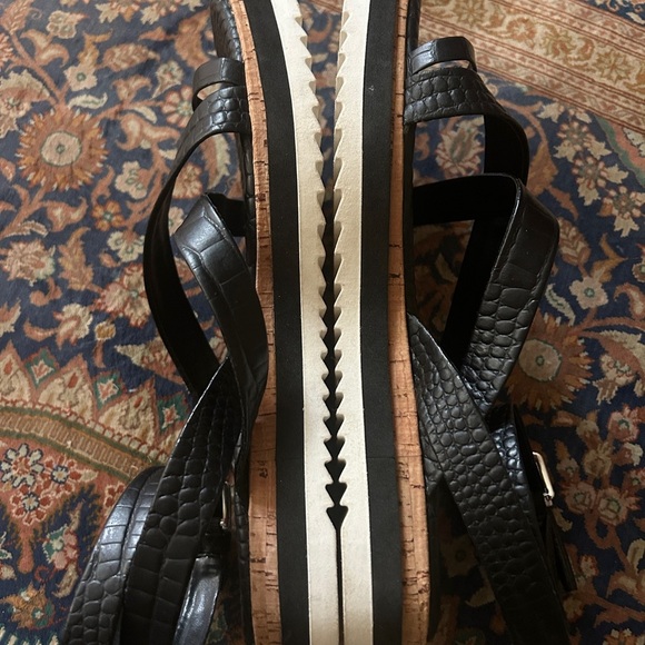 Like new Charles David Women’s Black strap sandal and cork detail Size 9.5/10 - Picture 6 of 10
